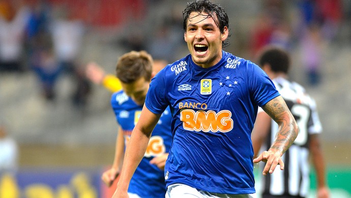 Após perder gordura na liderança, Cruzeiro exige vitória diante do Santos