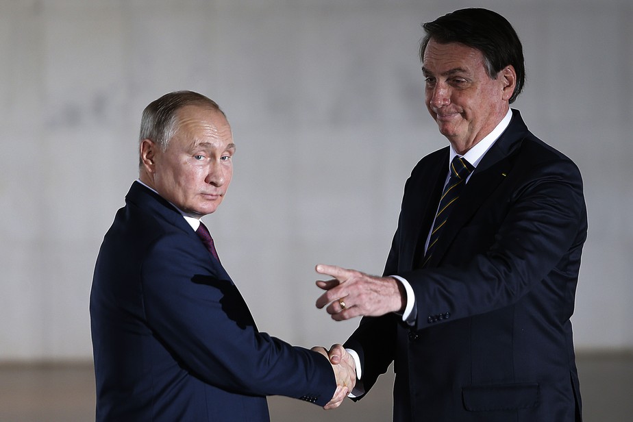 O presidente da Rússia, Vladimir Putin, e o presidente Jair Bolsonaro, em encontro no Itamaraty