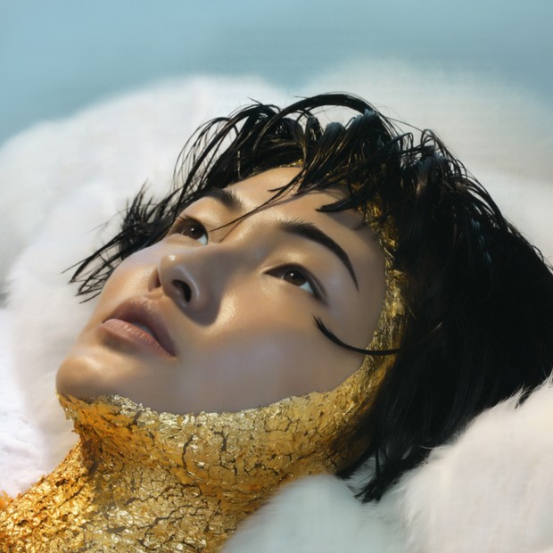 Aproveite a chegada do inverno para intensificar os cuidados com a pele (Foto: Vogue China/Fevereiro de 2014/Michael Baumgarten)