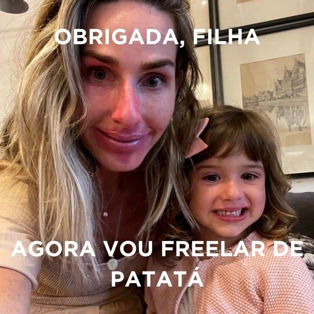 Mariana Weickert é maquiada pela filha, Theresa (Foto: Reprodução/Instagram)