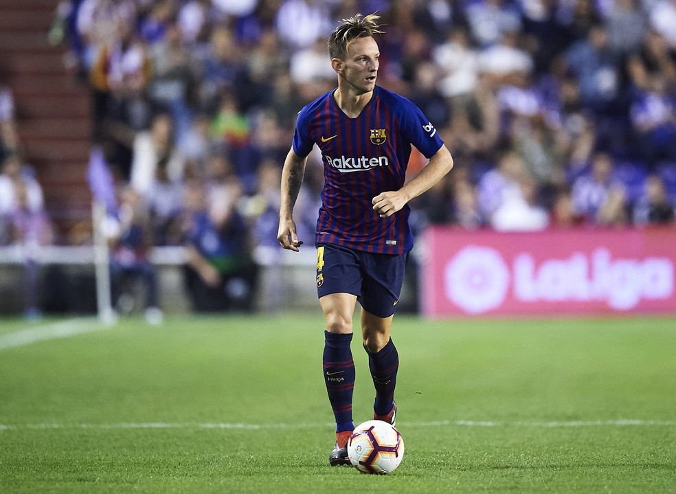 Rakitic pode ser usado para clube fazer caixa — Foto: Juan Manuel Serrano Arce/Getty Images