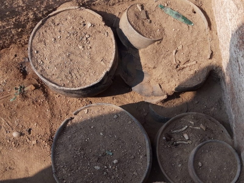 Cerâmicas encontradas no sítio arqueológico (Foto: Governo de Karaganda)