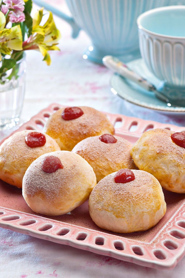 Aprenda a preparar um delicioso pão doce com goiabada ...