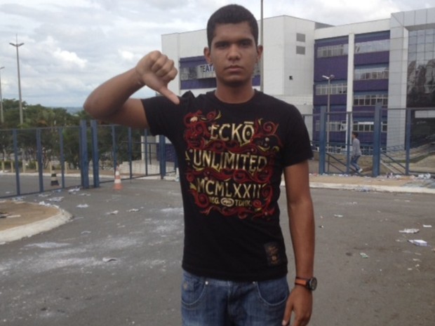 Pedro Henrique Pereira, 17 anos, esqueceu de tirar o relógio e foi desclassificado no Enem, em Goiás (Foto: Gabriela Lima/G1)