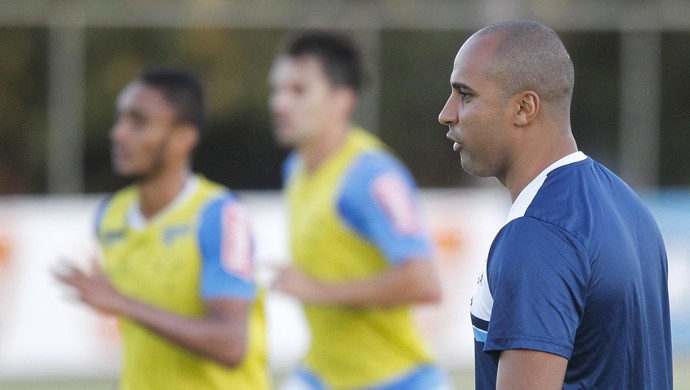 Jogadores e ídolos antigos aprovam Deivid, mas alertam para os riscos