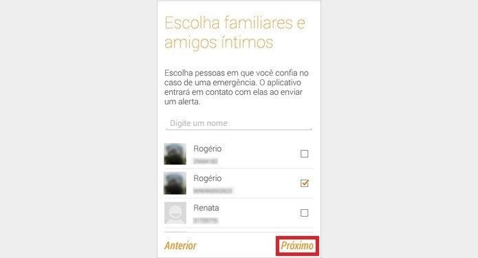 Contatos de emergência selecionados e destaque para botão Próximo (Foto: Reprodução/Raquel Freire)