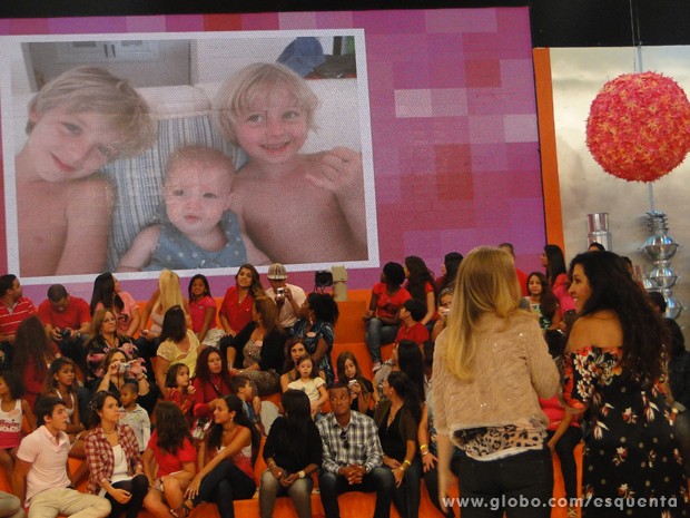Angélica comenta sobre os filhos com Regina Casé (Foto: TV Globo/ Esquenta)