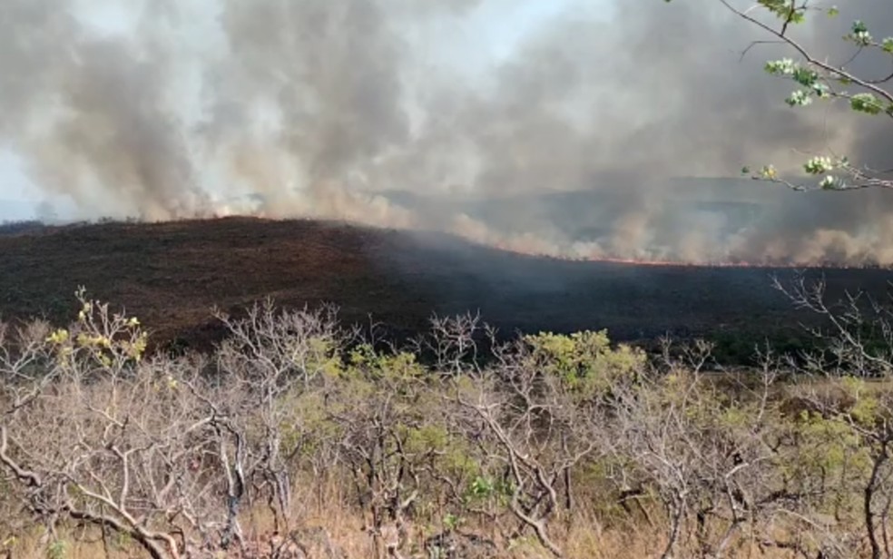Incêndio na Chapada dos Veadeiros fecha visitação ao Parque Estadual Águas do Paraíso
