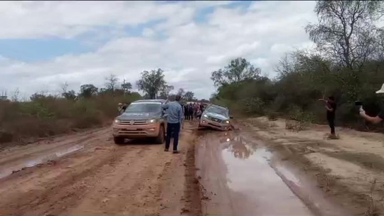 Expedição da Rota Bioceânica enfrenta atoleiros em estrada de chão no Chaco Paraguaio
