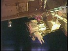 Astronautas completam caminhada espacial para manutenção da ISS