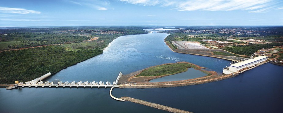 Na foto, a Usina Hidrelétrica Estreito, operada pela empresa no Maranhão. O cuidado com a água dos reservatórios também integra a gestão ambiental da ENGIE