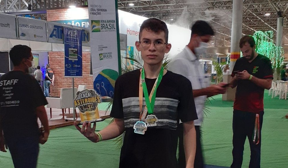 Estudante de colégio de Petrolina ajuda a descobrir asteroides e ganha medalha em programa da Nasa — Foto: Arquivo pessoal