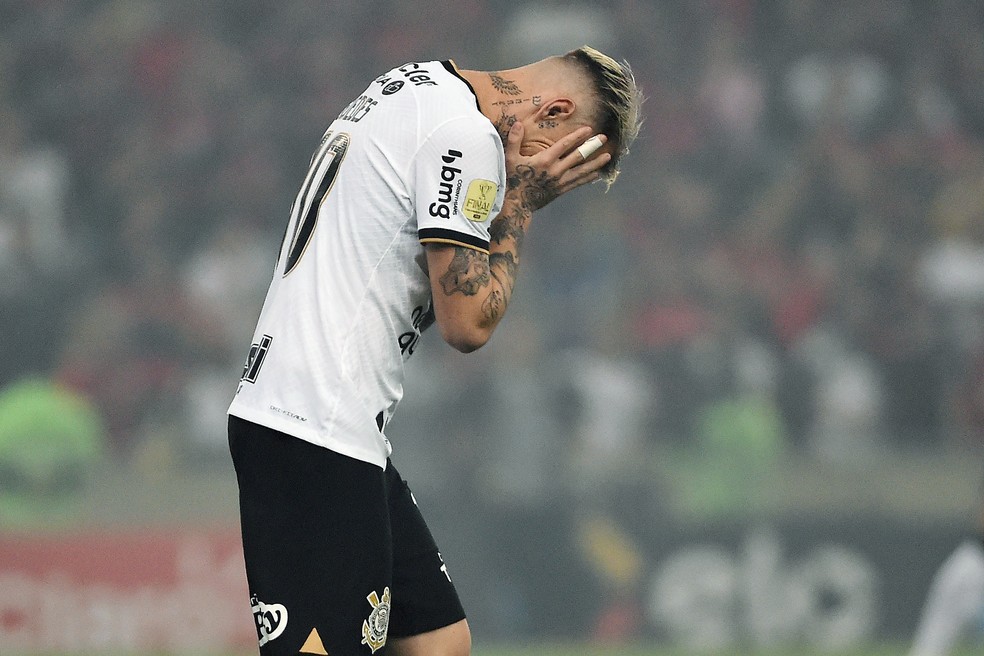 R&oacute;ger Guedes tem apenas 7% de aproveitamento em finaliza&ccedil;&otilde;es cara a cara no Brasileir&atilde;o &mdash; Foto: Andr&eacute; Dur&atilde;o/ge