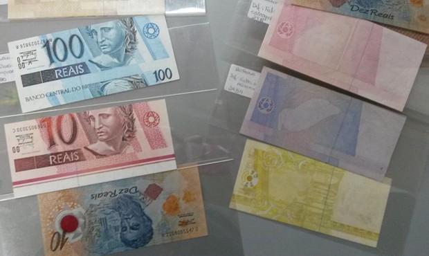 BRASIL PAR DE CEDULA LETRAS E A DO REAL DE 2 REAIS VAL