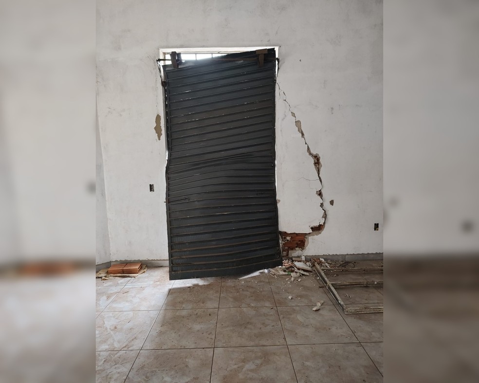 Motorista perde controle de carro e invade imóvel em Jales (SP) — Foto: Polícia Civil/Arquivo Pessoal