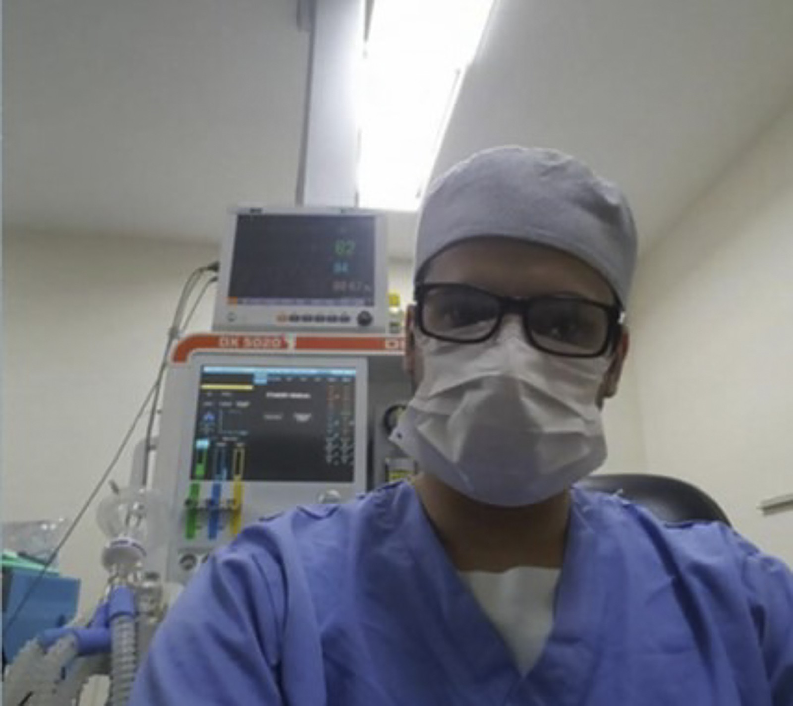 Andres Eduardo no centro cirúrgico