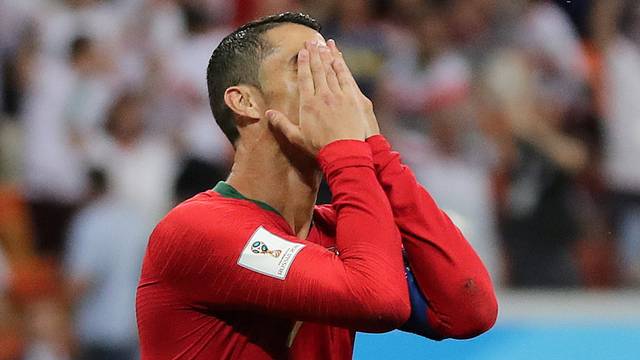 Reao de Cristiano Ronaldo depois de perder o pnalti em Ir x Portugal