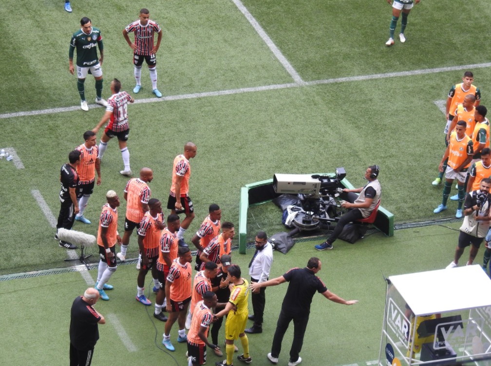 Central do Apito diz que VAR acerta em não dar pênalti ao Palmeiras, mas erra ao validar segundo gol