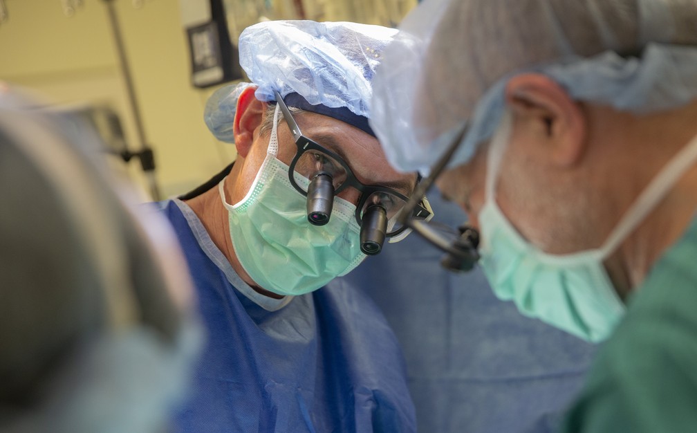 Nos EUA, bebê recebe transplante duplo inédito no mundo com técnica para evitar rejeição
