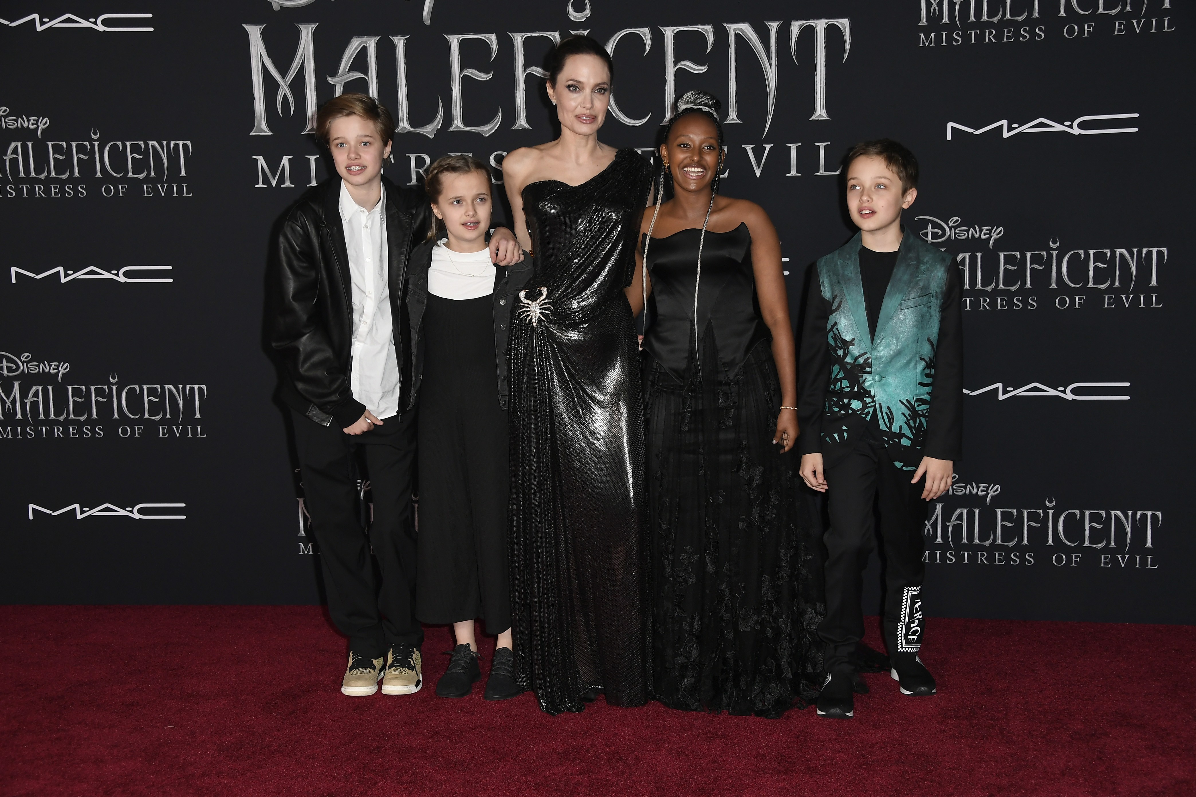 FOTOS: Angelina Jolie posa com os filhos no tapete vermelho de Dumbo