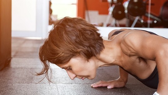 6 treinos para dar um boost no metabolismo e ganhar músculos após os 50 