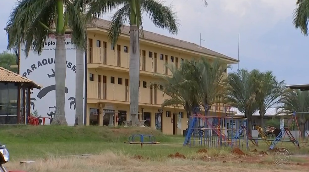 Prefeitura de Boituva reabriu Centro Nacional de Paraquedismo para saltos individuais &mdash; Foto: Reprodu&ccedil;&atilde;o/TV TEM/Arquivo