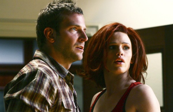 O ator Bradley Cooper e a atriz Jennifer Garner em cena de 'Alias' (Foto: Reprodução)