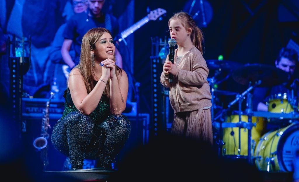 Criança que dividiu palco com Marília Mendonça em último show ainda chama por cantora: 'Ela não acredita', diz mãe