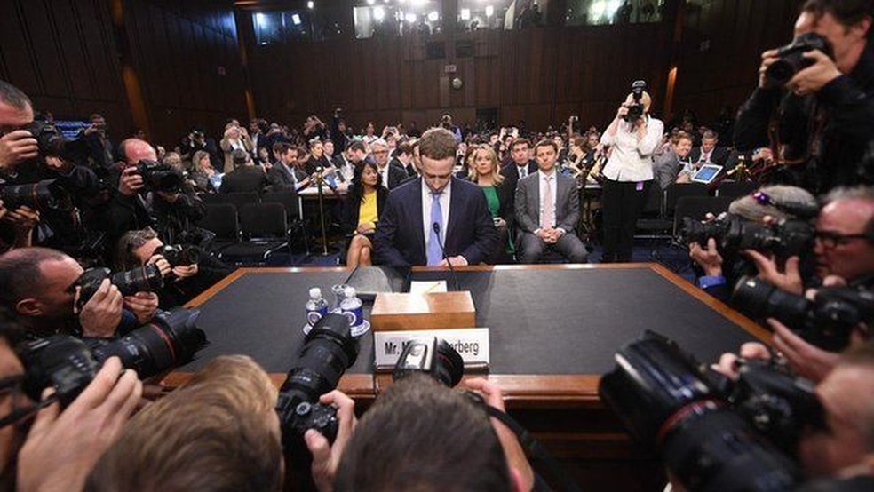 Mark Zuckerberg teve de depor no Congresso americano sobre escândalo da Cambridge Analytica — Foto: GETTY IMAGES via BBC Brasil