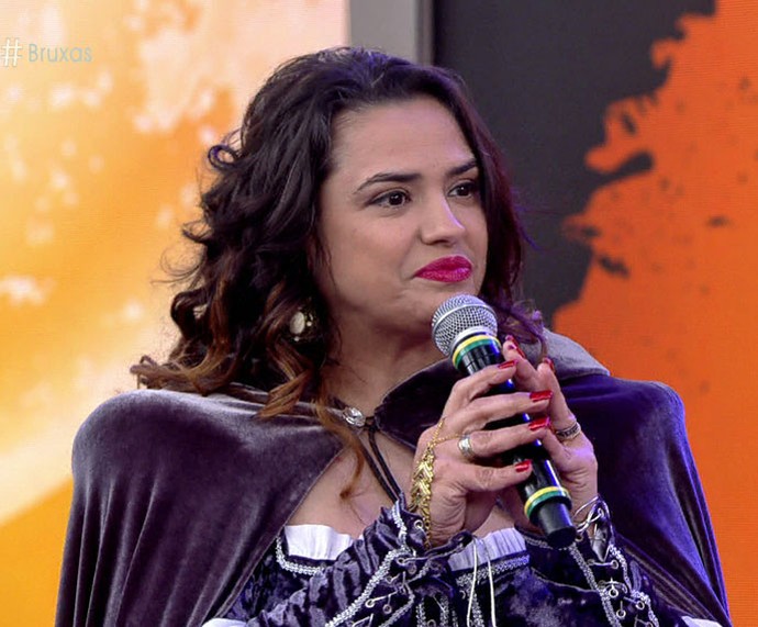 Bruxa participa do 'Encontro' e ensina poções mágicas  (Foto: TV Globo)