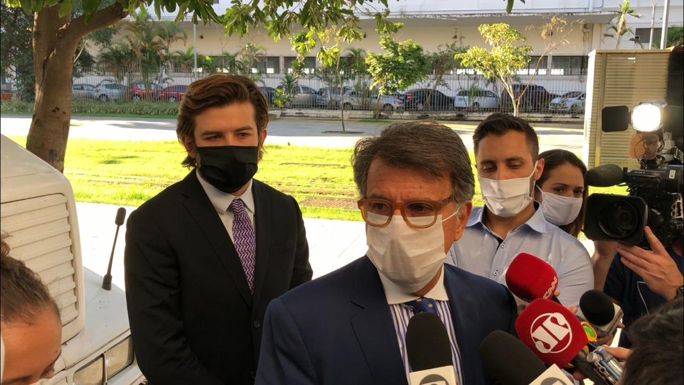 Paulo Marinho fala sobre denúncia contra Flávio Bolsonaro em maio, na Superintendência da Polícia Federal — Foto: Daniel Silveira/G1 