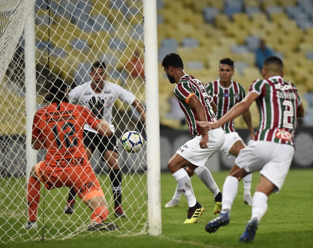 [COMENTE E DÊ SUA NOTA] Romero é expulso, e Cássio evita derrota maior