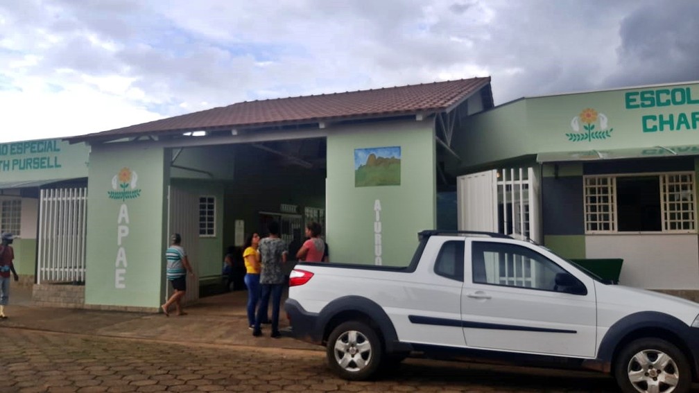 Corpo do pai de Isis Valverde foi velado na sede da Apae de Aiuruoca, onde ele era presidente — Foto: Gabriela Prado / EPTV