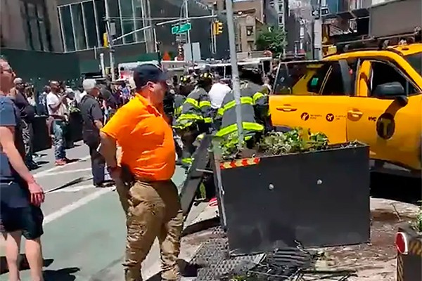 Cena de acidente nas ruas de Nova York (Foto: reprodução twitter)