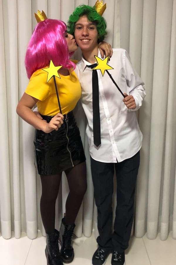 Maisa e namorado se vestem com Cosmo e Wanda, de Os Padrinhos Mágicos