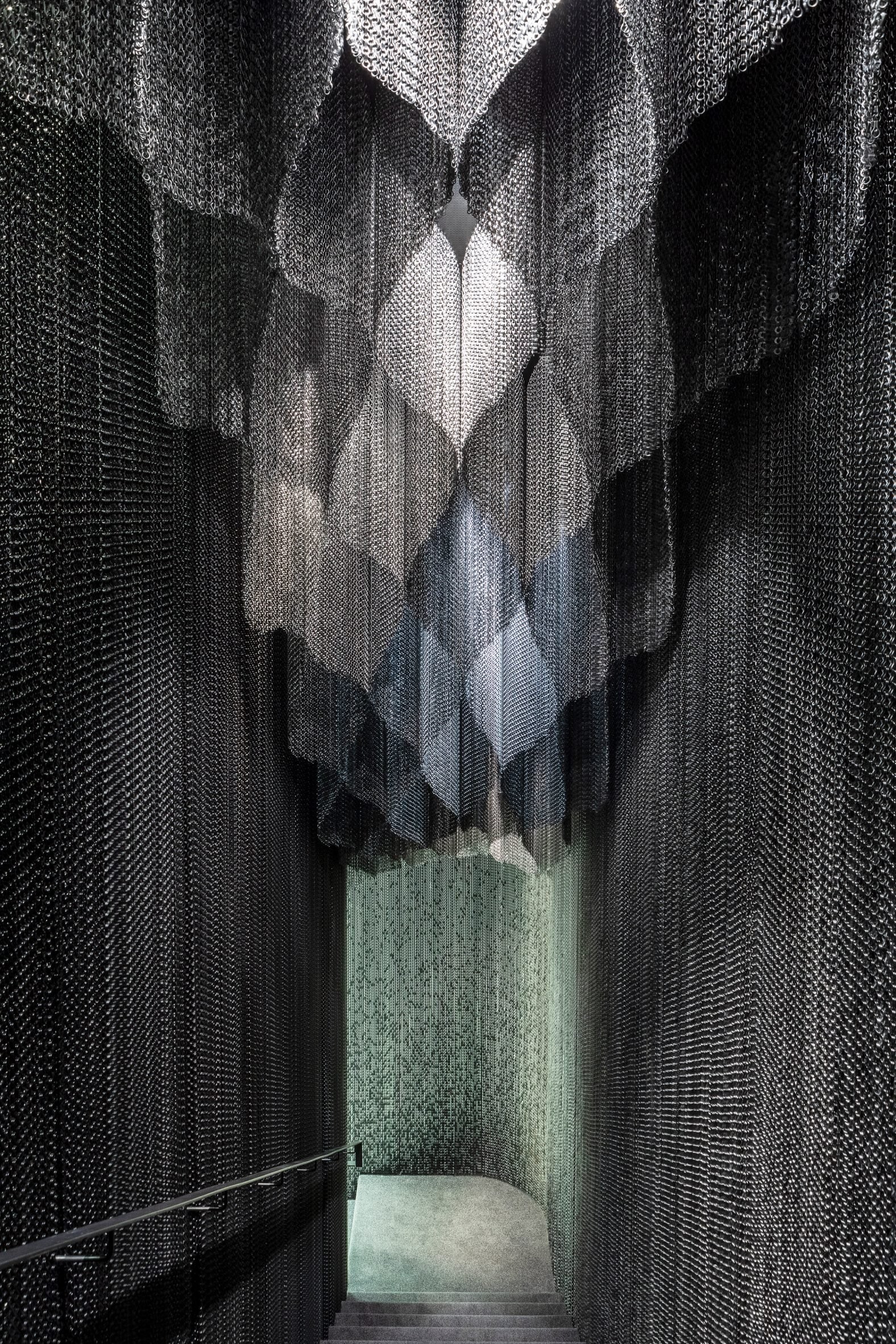 Escritório Kengo Kuma projeta cortina  de alumínio para a Casa Batlló, em Barcelona (Foto: Jordi Anguera/ Divulgação/ Kriskadecor  )