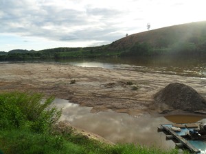  As águas do rio Doce baixaram ceca de 60 cm durante os meses de seca. (Foto: Intenauta Suldemar de Souza / VC no G1)