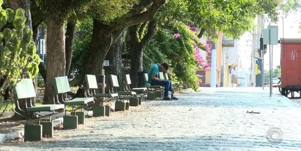 Prefeito de Bagé reclama de falta de ajuda do governo estadual para conter disseminação do coronavírus na cidade — Foto: Reprodução/RBS TV