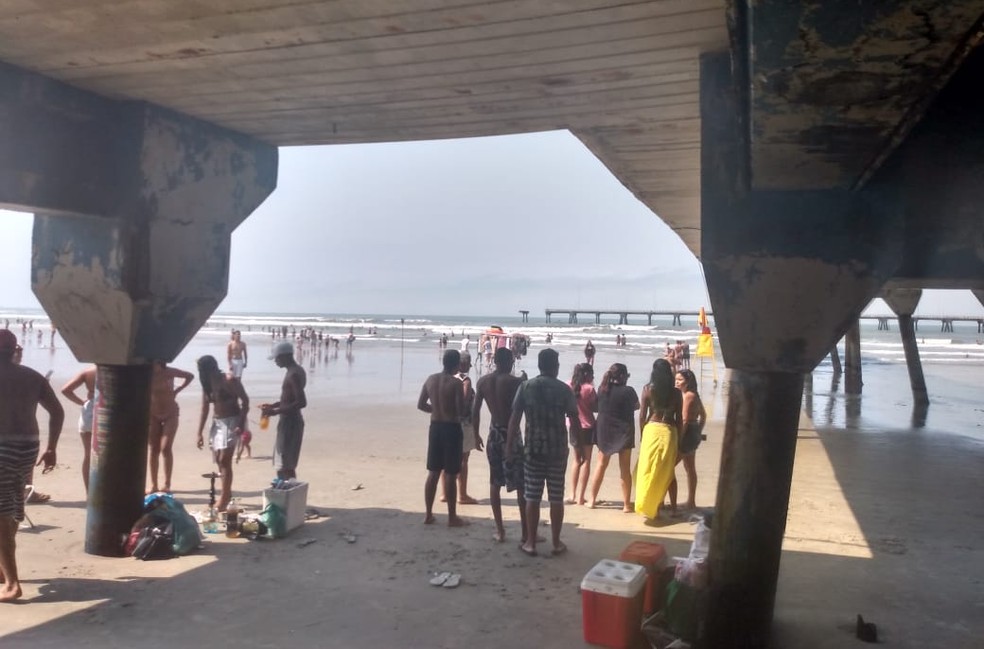 Banhistas frequentaram as praias de Mongaguá, SP, neste domingo — Foto: Arquivo Pessoal/Julio Cesar