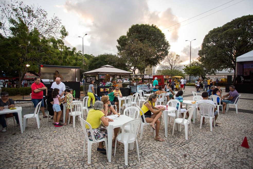 Praça Cívica recebe mais uma edição do Mercado das Pulgas — Foto: Divulgação