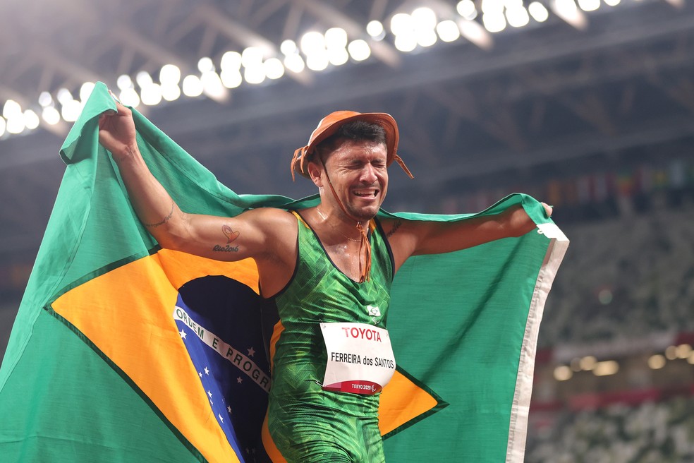 Petrúcio Ferreira dos Santos é bicampeão dos 100m rasos nas Paralimpíadas — Foto: Carmen Mandato/Getty Images