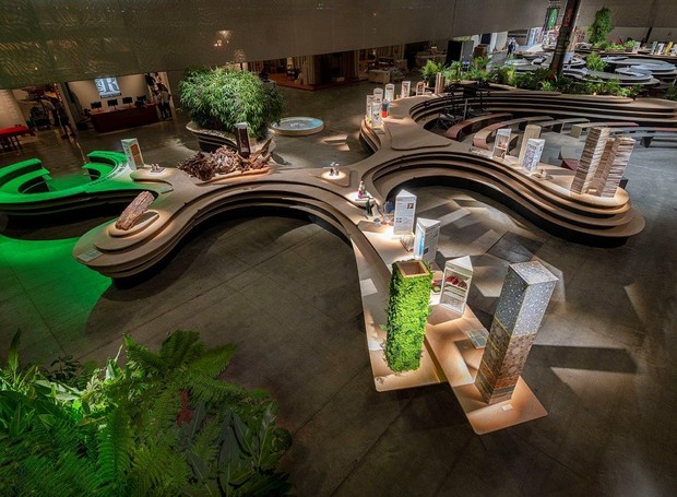 A instalação 'Design with Nature', projetada por Mario Cucinella ocupou mais de 1.400 m² do Pavilhão 15 (Foto: Giovanni De Sandre/Divulgação)