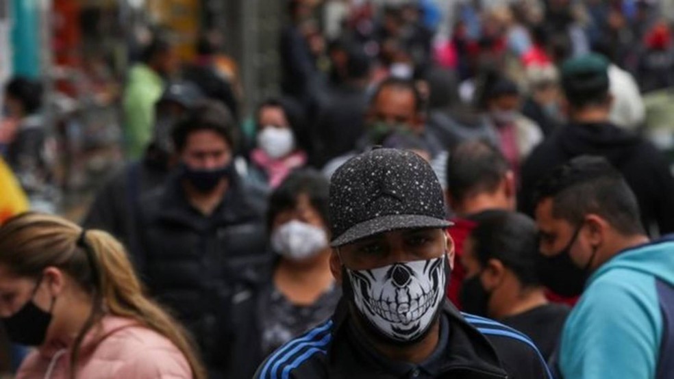 Pesquisa apontou que 8 milhões de brasileiros já se infectaram - muito menos do que mostram os oficiais — Foto: Reuters