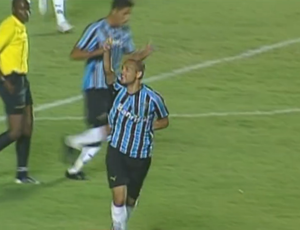 Na Memória: Marcel comanda vitória do Grêmio sobre o Goiás em 2008