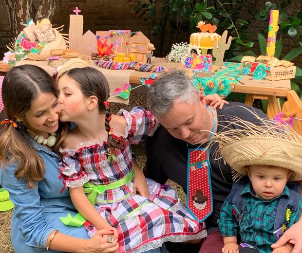 Família comemora festa junina em casa  (Foto: Arquivo Pessoal )