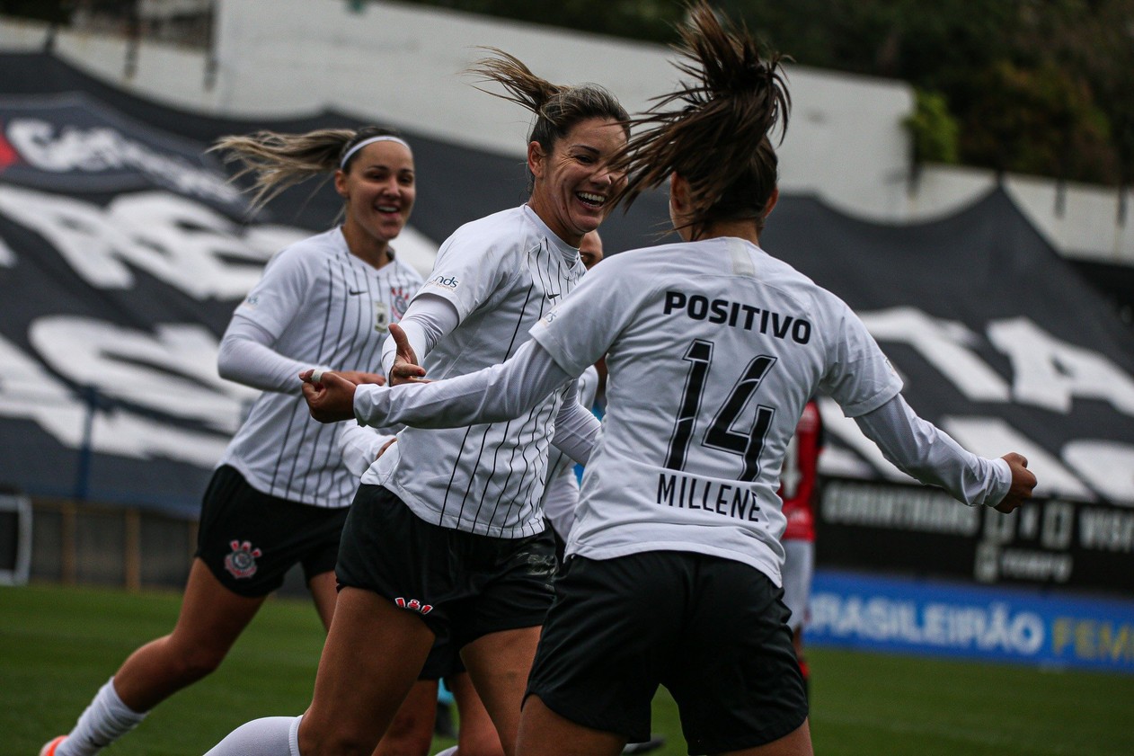 Entenda porque o futebol feminino do Corinthians bate recorde de vitórias e protagoniza mudanças