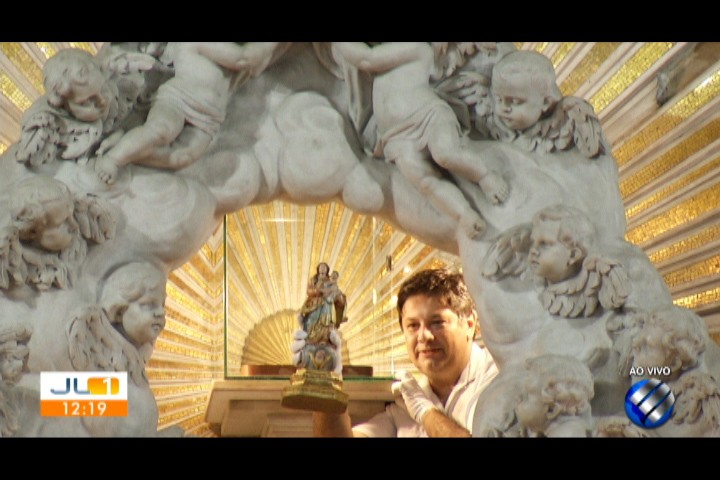 Imagem de N. S. de Nazaré desce do Glória em missa transmitida pela internet