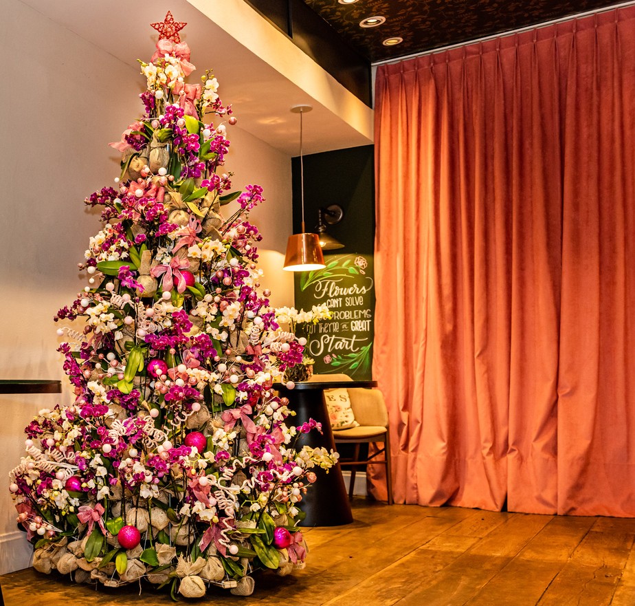 Tetê Castanha criou a árvore de R$ 12 mil para sua loja em São Paulo