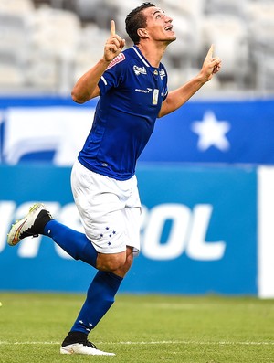 Sem freio, Damião ganha confiança da torcida do Cruzeiro, diz Bob Faria