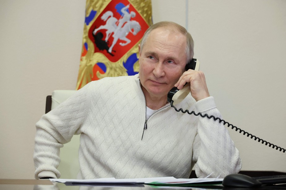 Putin fala ao telefone com David Shmelev, menina de 7 anos que participou de campanha de caridade para o Ano Novo ortodoxo